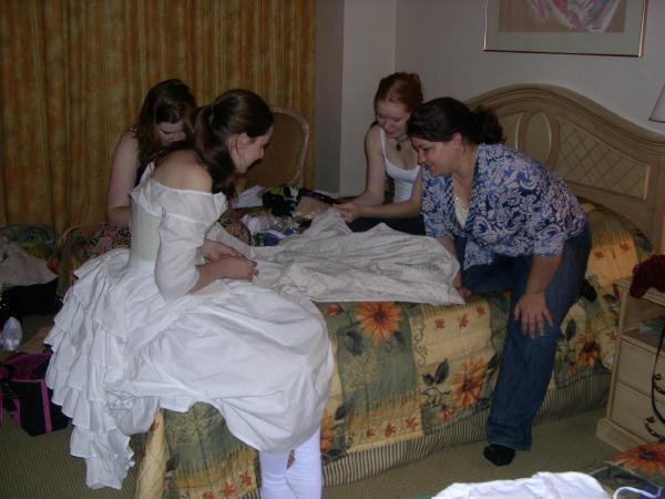 06costume_college072.jpg  (37.5 Kb)