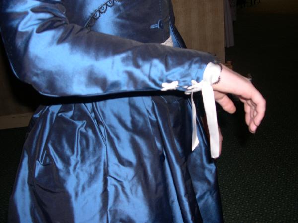 06costume_college076.jpg  (33.5 Kb)