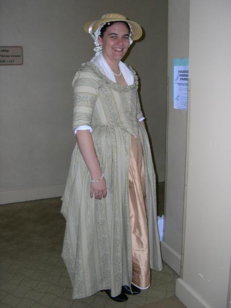 06costume_college082.jpg  (22.4 Kb)