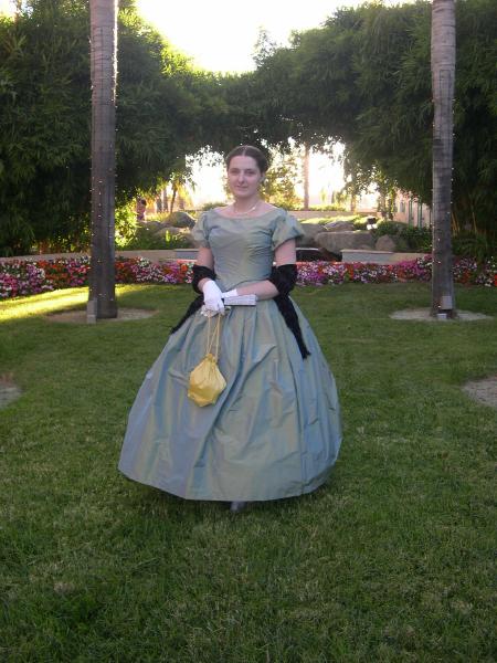 06costume_college096.jpg  (49.6 Kb)