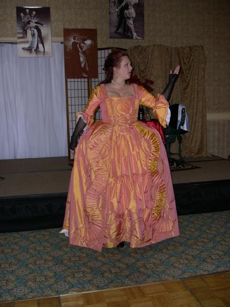 06costume_college100.jpg  (40.6 Kb)