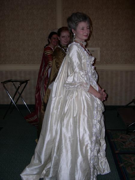 06costume_college131.jpg  (33.5 Kb)