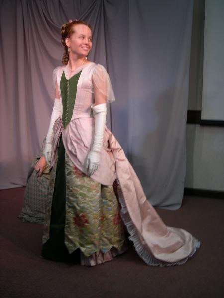 06costume_college144.jpg  (24.4 Kb)