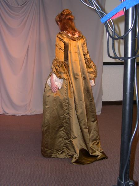 06costume_college157.jpg  (35.2 Kb)