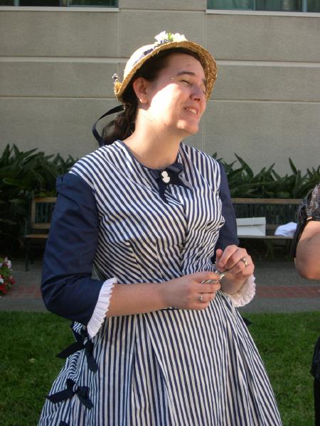 06costume_college256.jpg  (49.5 Kb)